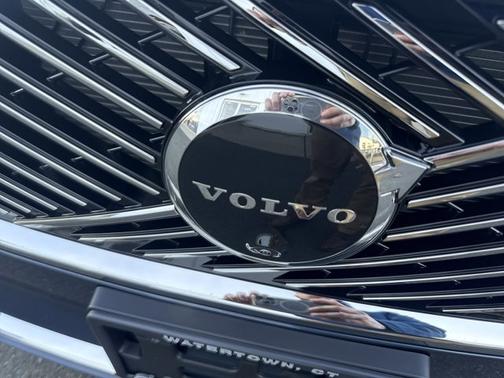 2026 Volvo XC90 Plus