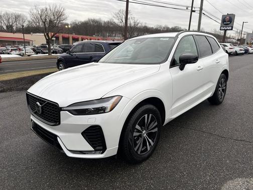 2025 Volvo XC60 Core