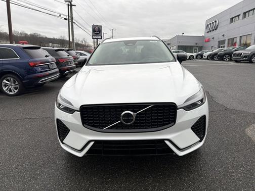 2025 Volvo XC60 Core