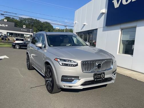 2024 Volvo XC90 Plus Bright Theme