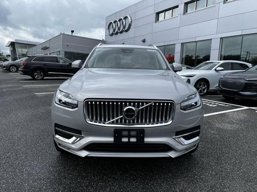 2024 Volvo XC90 Plus Bright Theme