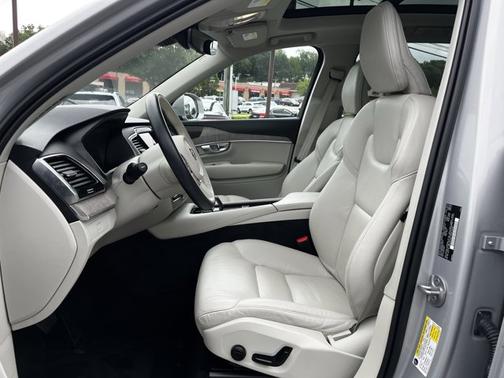 2024 Volvo XC90 Plus Bright Theme