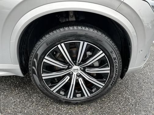 2024 Volvo XC90 Plus Bright Theme