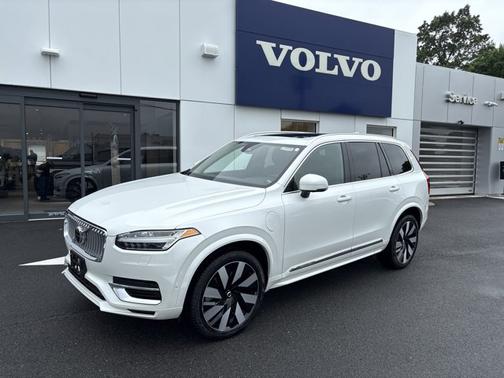 2024 Volvo XC90 Recharge Plug-In Hybrid Plus Bright Theme
