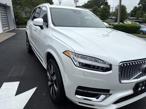 2024 Volvo XC90 Recharge Plug-In Hybrid Plus Bright Theme