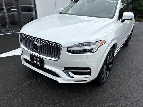 2024 Volvo XC90 Recharge Plug-In Hybrid Plus Bright Theme