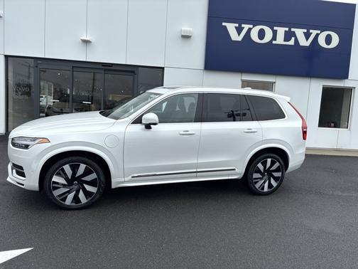 2024 Volvo XC90 Recharge Plug-In Hybrid Plus Bright Theme