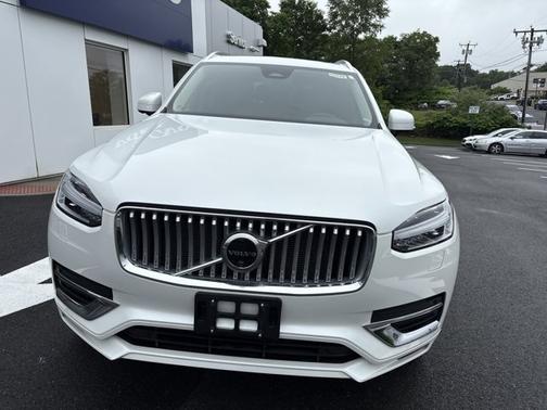 2024 Volvo XC90 Recharge Plug-In Hybrid Plus Bright Theme