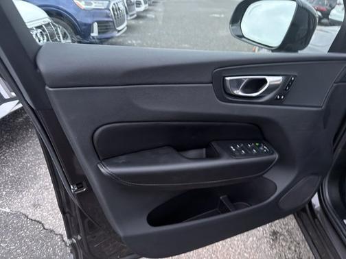 2025 Volvo XC60 Plus