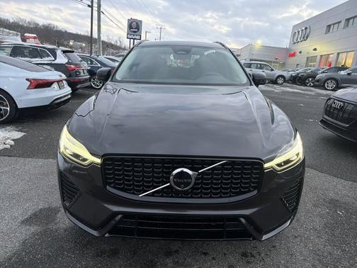 2025 Volvo XC60 Plus