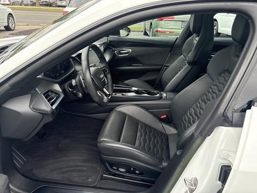 2023 Audi e-tron GT Premium Plus