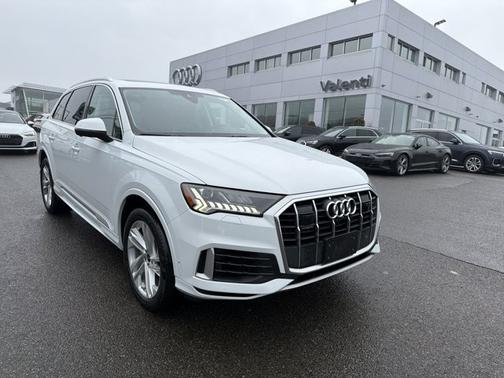 2023 Audi Q7 Premium Plus