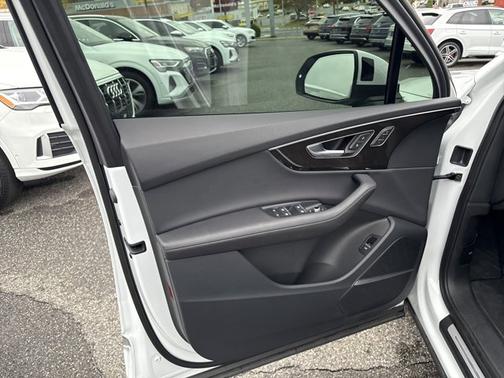 2023 Audi Q7 Premium Plus
