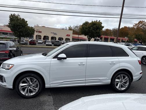 2023 Audi Q7 Premium Plus