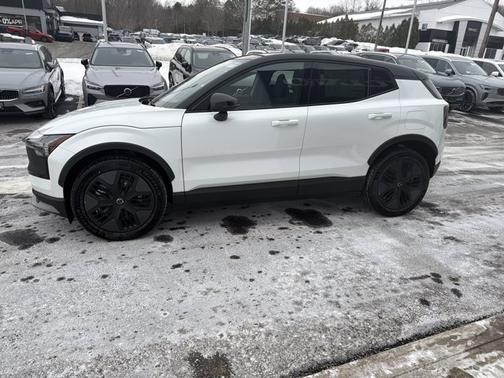 Crystal White Metallic 2026 Volvo EX30 Cross Country Ultra