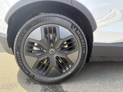 Crystal White Metallic 2026 Volvo EX30 Cross Country Ultra