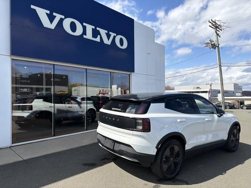 Crystal White Metallic 2026 Volvo EX30 Cross Country Ultra