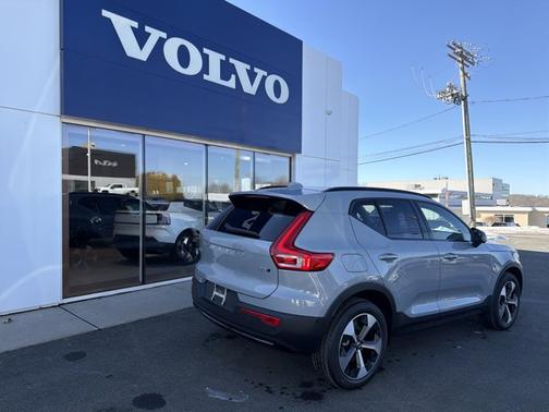 2026 Volvo XC40 Plus