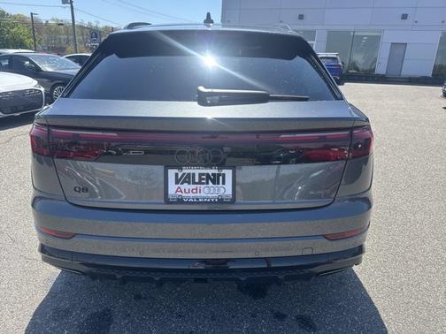 Daytona Gray Pearl Effect 2026 Audi Q8 Premium Plus