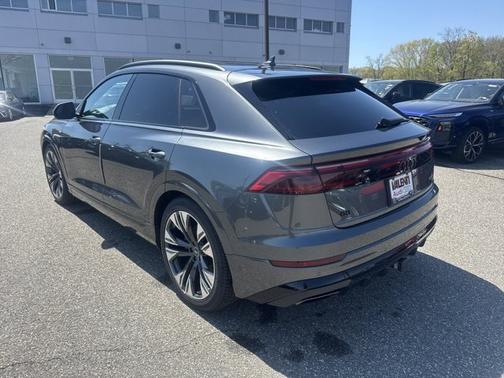 Daytona Gray Pearl Effect 2026 Audi Q8 Premium Plus