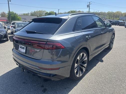 Daytona Gray Pearl Effect 2026 Audi Q8 Premium Plus