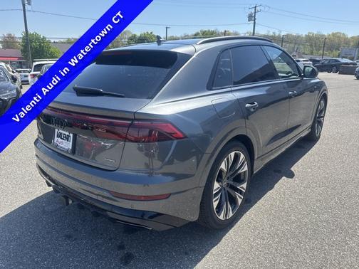 Daytona Gray Pearl Effect 2026 Audi Q8 Premium Plus