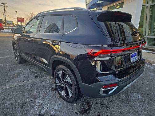 2025 Volkswagen Taos SE