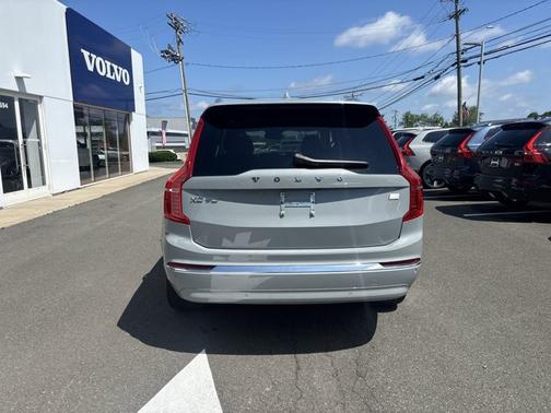 2024 Volvo XC90 Recharge Plug-In Hybrid Ultimate Bright Theme