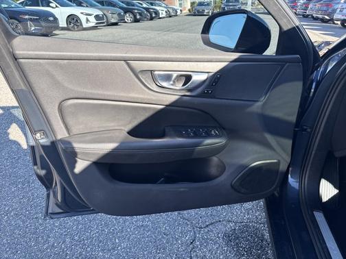 2024 Volvo S60 Core Dark Theme