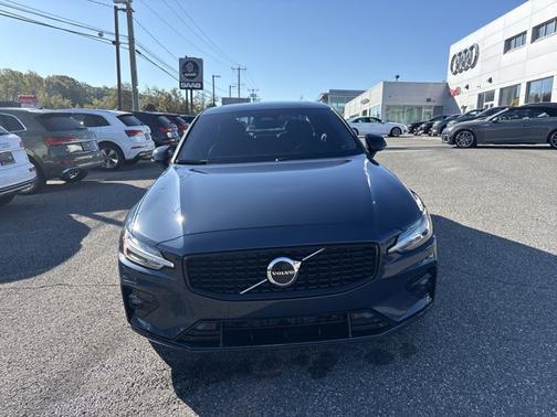 2024 Volvo S60 Core Dark Theme
