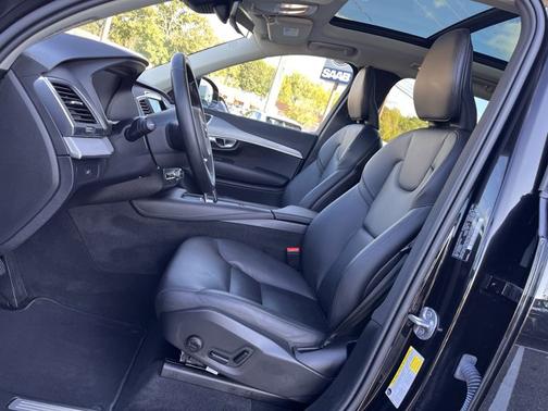 2025 Volvo XC90 Core
