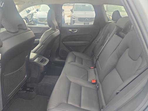 2025 Volvo XC60 Plus