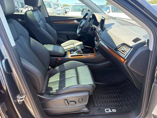 2024 Audi Q5 S line Premium Plus