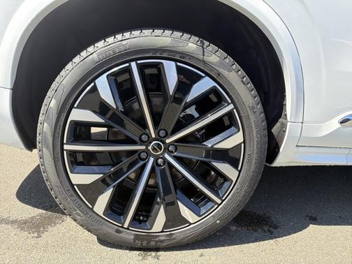 Crystal White Pearl 2026 Volvo XC90 Ultra