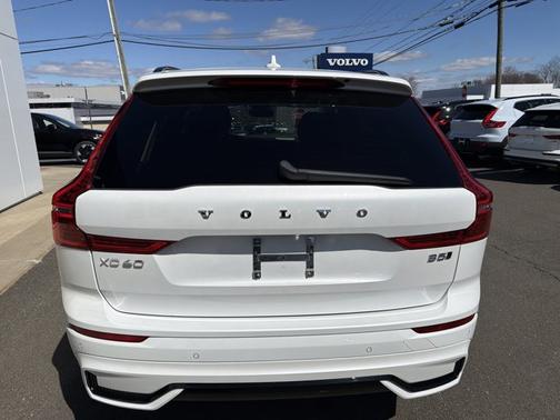 2025 Volvo XC60 Core