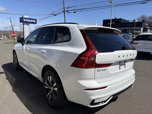 2025 Volvo XC60 Core
