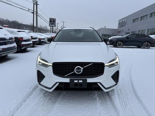 2025 Volvo XC60 Core