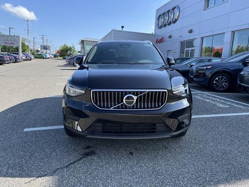 2025 Volvo XC40 Core Bright Theme