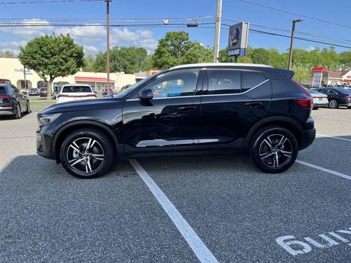 2025 Volvo XC40 Core Bright Theme