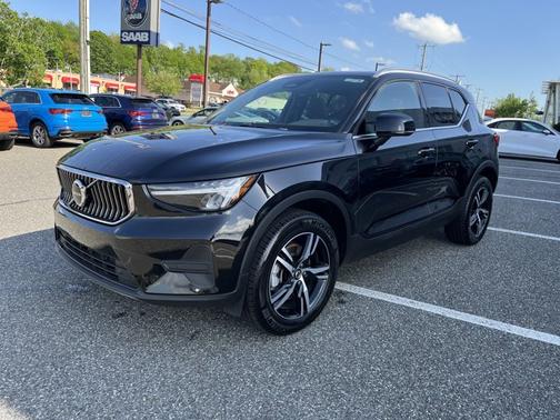 2025 Volvo XC40 Core Bright Theme