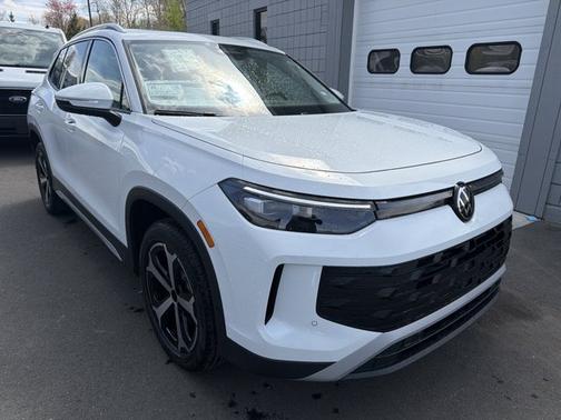 Pure White 2026 Volkswagen Tiguan SE