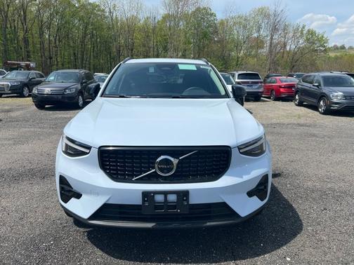 2025 Volvo XC40 Plus Dark Theme