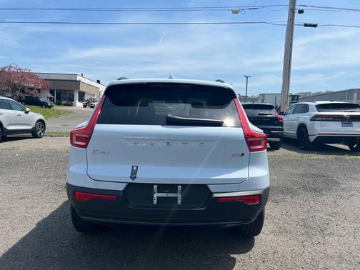 2025 Volvo XC40 Plus Dark Theme