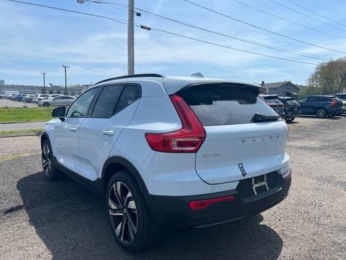 2025 Volvo XC40 Plus Dark Theme