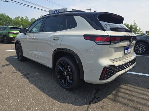 2025 Volkswagen Tiguan SE R-Line Black