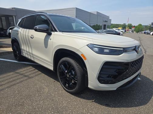 2025 Volkswagen Tiguan SE R-Line Black