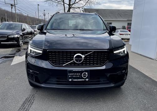 2025 Volvo XC40 Plus Dark Theme