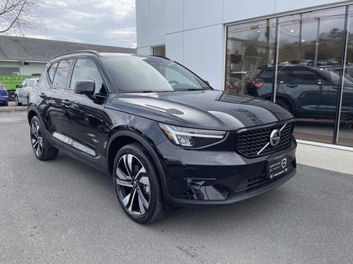2025 Volvo XC40 Plus Dark Theme
