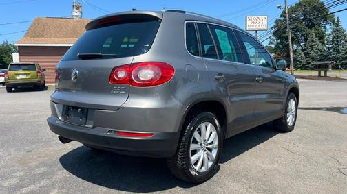 2011 Volkswagen Tiguan SE