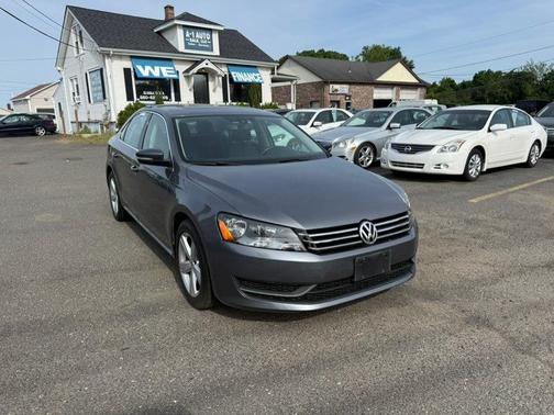Platinum Gray Metallic 2013 Volkswagen Passat 2.5 SE